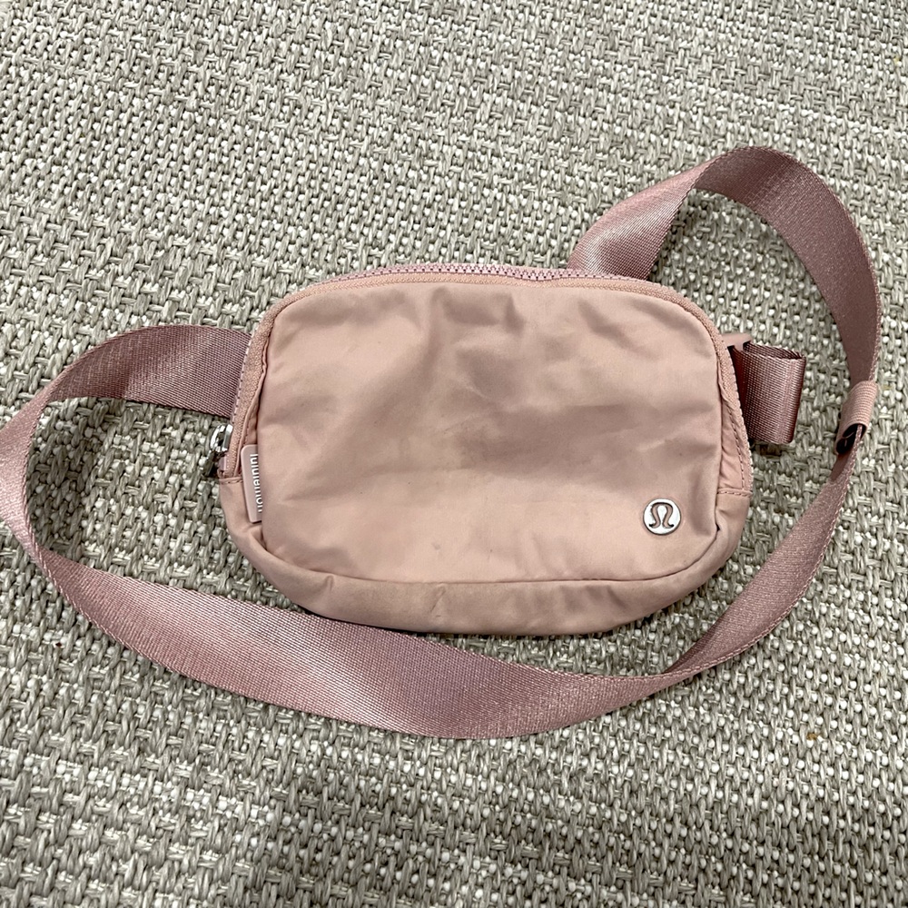 Lululemon Everywhere Belt Bag